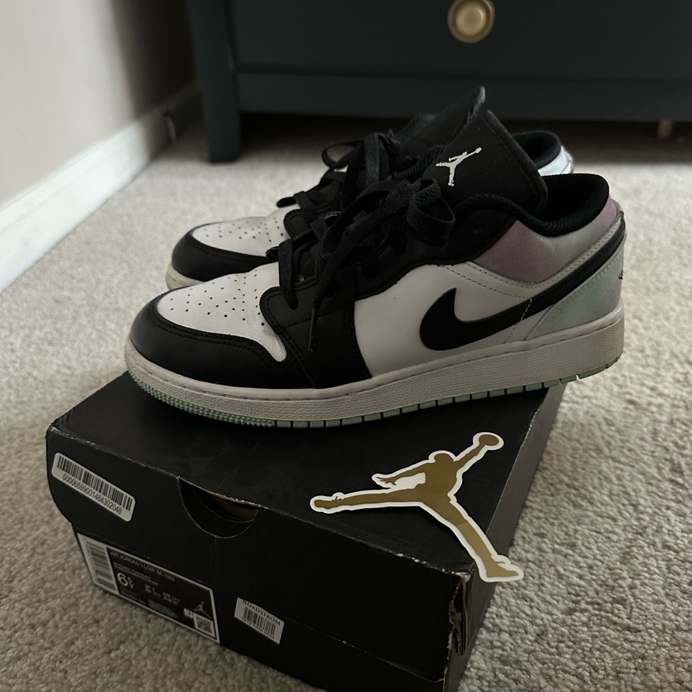 Jordan 1 Low youth size 6.5